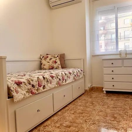 Апартаменты Cozy 2 Bedroom Near Locos Торевьиа