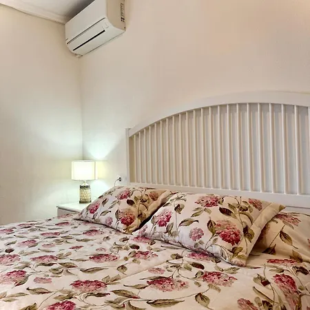 Cozy 2 Bedroom Near Locos Апартаменты *