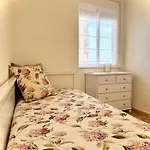 Cozy 2 Bedroom Near Locos *