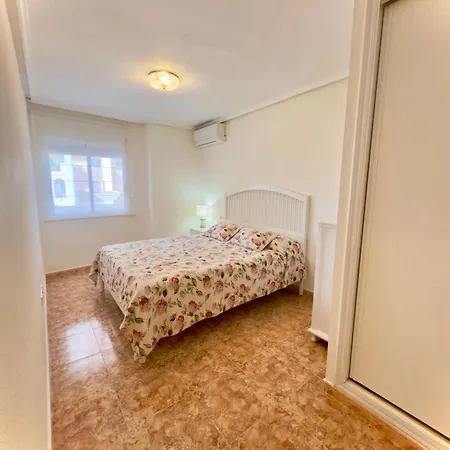 Cozy 2 Bedroom Near Locos Torrevieja