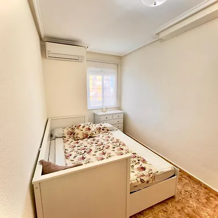 Cozy 2 Bedroom Near Locos